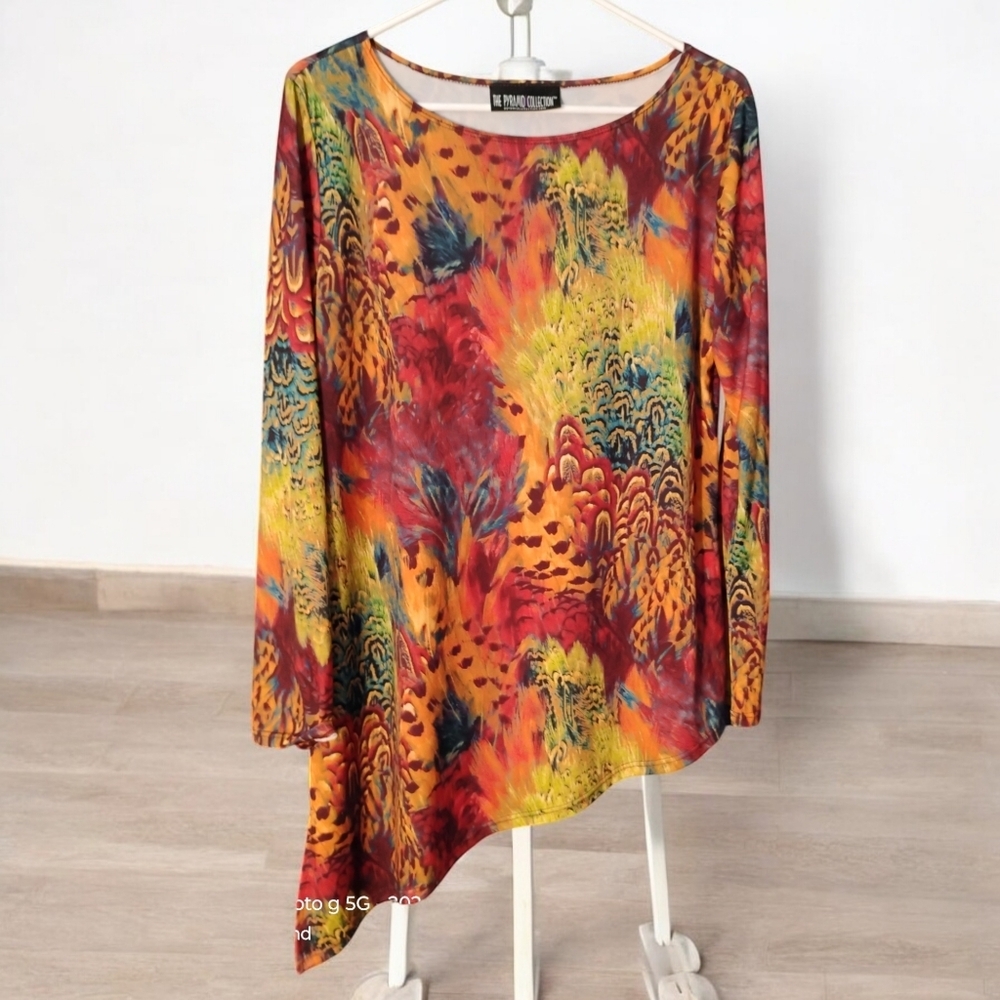 The Pyramid Collection- Long Sleeve Asymmetrical Knit Top. Medium. C107